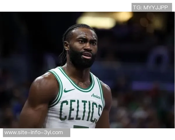 杰伦布朗首节表现平平仅得3分4篮板球队正负值为3状态需提升