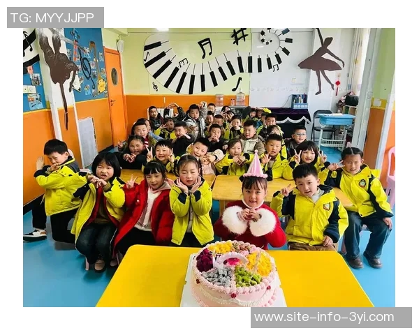 今天是球队颜值担当司坤的生日让我们共同祝福他生日快乐与他一起庆祝这特别的日子