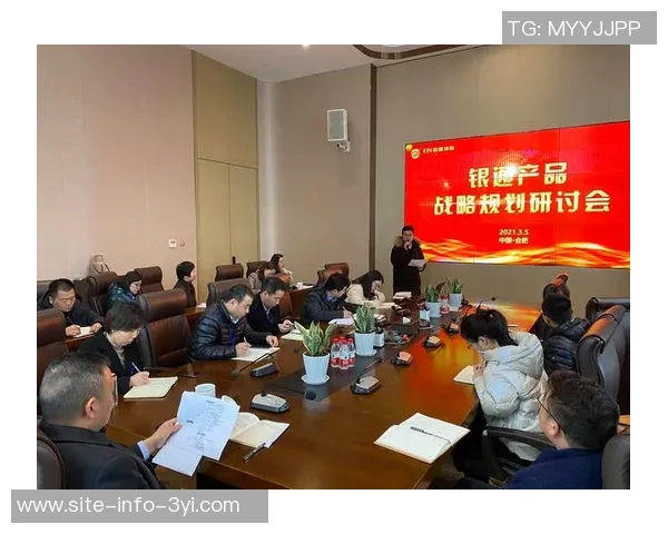 拉拉维亚分享球队会议积极氛围强调团结与建设性沟通的重要性